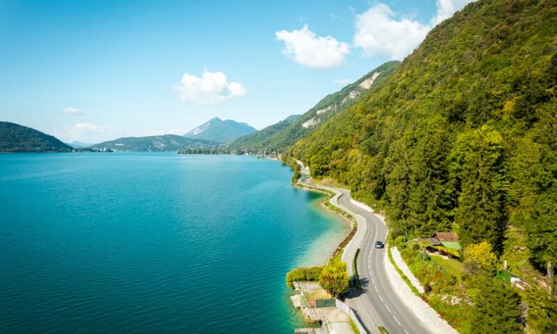 Sur les routes d'Auvergne-Rhône-Alpes, lac d'Annecy