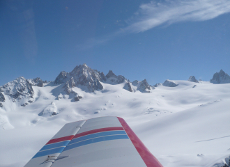 Vol dans le massif du Mont-Blanc