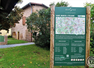 Gîte d'Etape et de Séjour - 10 personnes à Saint Marcel L'Eclairé - Haut Beaujolais, dans le Rhône.