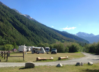 Camping de L'Illaz à Bessans en été