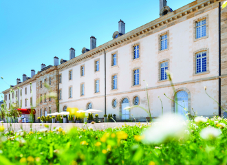 Centre national du costume et de la scène