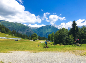 Cyclistes à Passy Plaine Joux