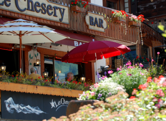 Restaurant le Chesery terrasse en été