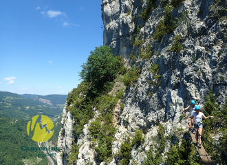 Journée aventure dans le Haut-Bugey avec Canyoning Emotions