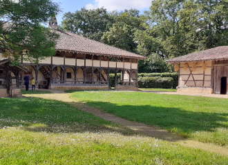 Ferme des Planons, côté cour