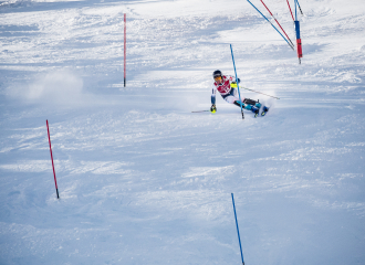 Skieur sur la Face de Bellevarde lors du Critérium de la Première Neige à Val d'Isère