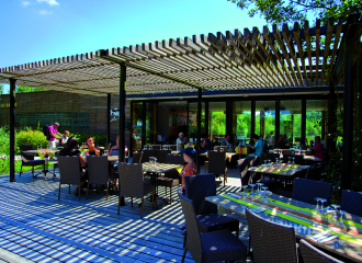 Terrasse du Restaurant La Réserve à Villars les Dombes dans le Parc des Oiseaux
