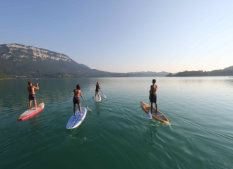 Stand up paddle sur le lac d'Aiguebelette