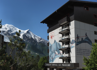 Chalet Hotel le Prieuré Façade extérieure