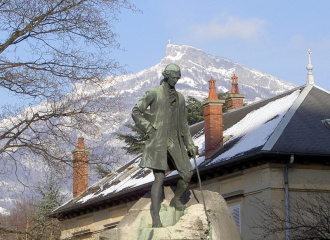 Statue de Rousseau par Mars-Valett