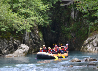 Discover the thrills of rafting
