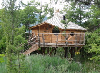 Oasis Bellecombe Eco-Site : tree house, yurts, teepee, caravan