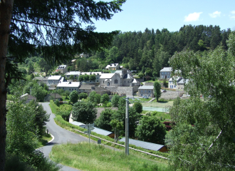 Vue du bourg avec le camping