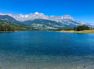 Vue sur les Fiz depuis les bords du Lac de Passy