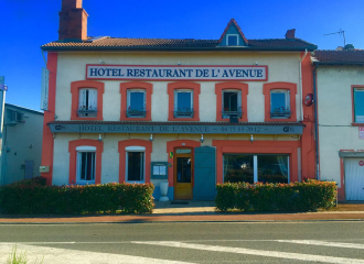 Façade de l'hôtel donnant sur l'avenue de St Rambert